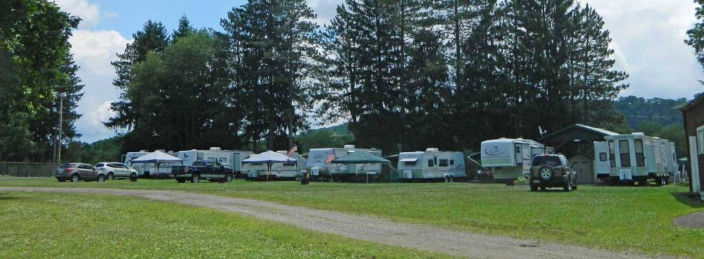 Redbank Valley Municipal Park with trailers & campers