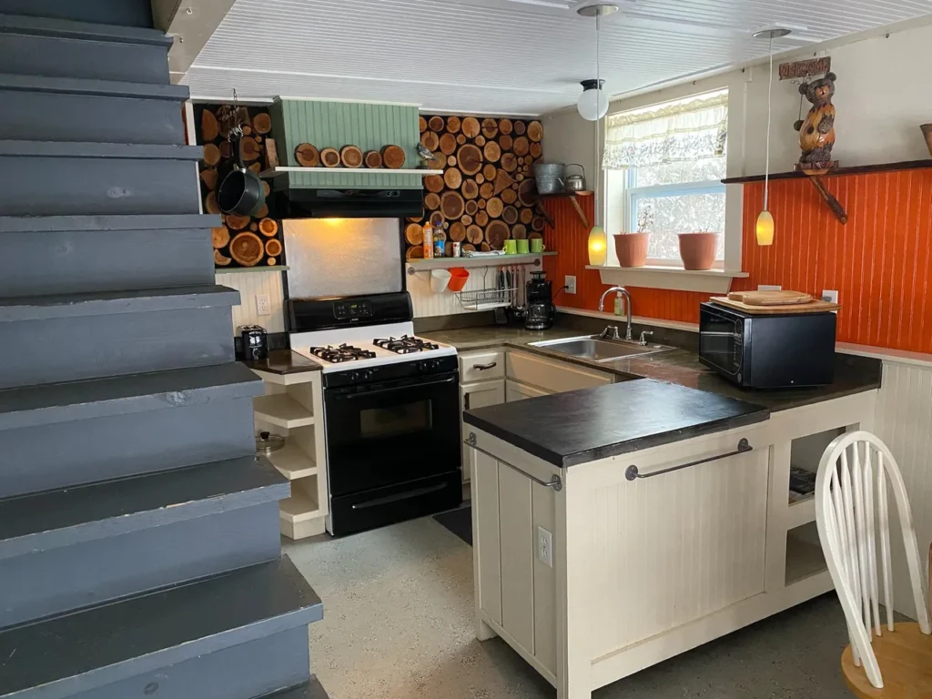 The Pheasant Roost, located in Vowinckel, PA, has 2 cabins located a few minutes from Cook Forest State Park: The Roost and the Nest. Come explore their 38 acres of peace & quiet in the PA Wilds.